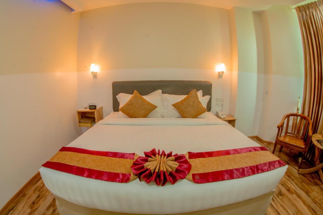 Gold Leaf Hotel Мандалей Екстериор снимка