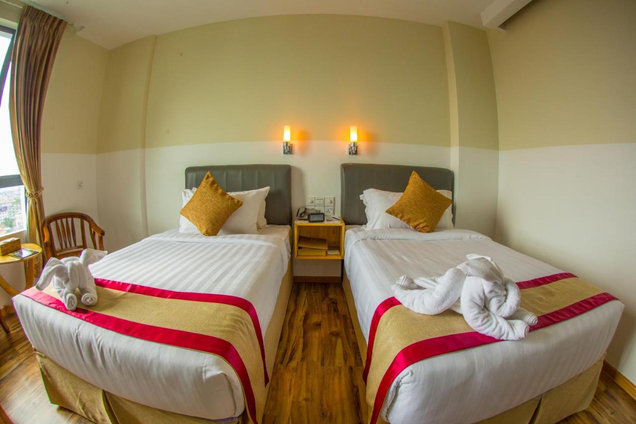 Gold Leaf Hotel Мандалей Екстериор снимка